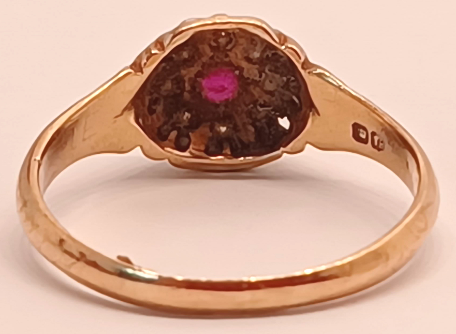 18CT GOLD RUBY AND DIAMONDS RING SIZE M 2.1g - Image 2 of 2