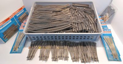 MODEL RAILWAY LARGE COLLECTION OF OO GAUGE TRACK & POINTS INC HORNBY & PECO