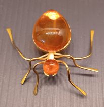 CONTINENTAL YELLOW GOLD AMBER SET BROOCH OF AN INSECT /ANT, POSSIBLY RUSSIAN, 5.2GM, 45MM WIDE