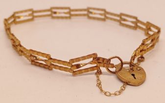 9CT GOLD GATED BRACELET WITH PADLOCK