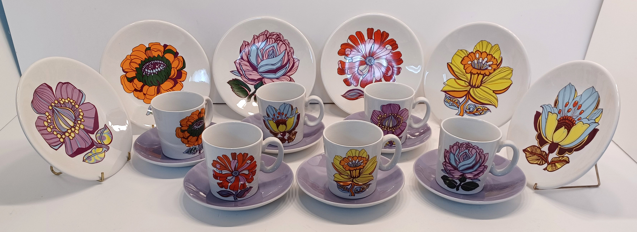 WASHINGTON FLOWER POWER POTTERY SIX CUPS, SAUCERS AND SIDE PLATES