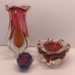 3 ART GLASS VASES TALLEST 24CM INC. 2 CRANBERRY, A INDIGO AND PLUM PATTERNS