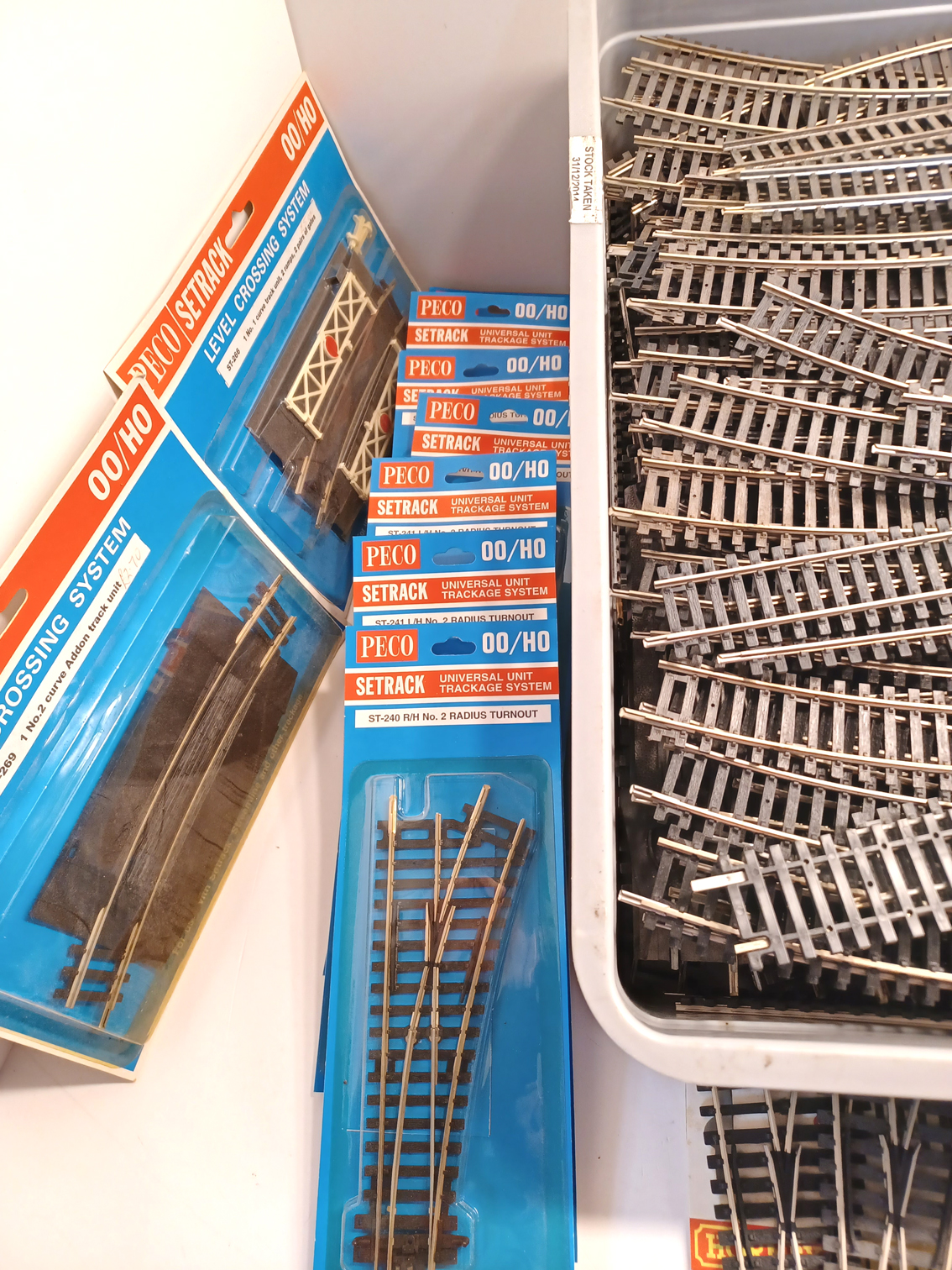 MODEL RAILWAY LARGE COLLECTION OF OO GAUGE TRACK & POINTS INC HORNBY & PECO - Image 3 of 4