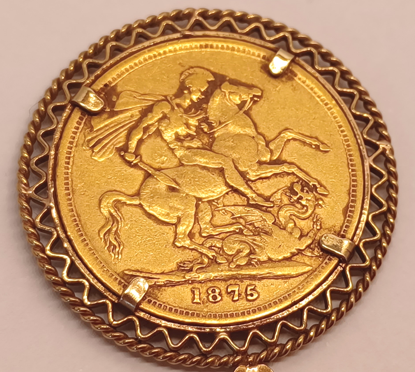 1875 GOLD FULL SOVEREIGN IN A 9CT GOLD NECKLACE 16" CHAIN TOTAL WEIGHT 15.1g - Image 2 of 3