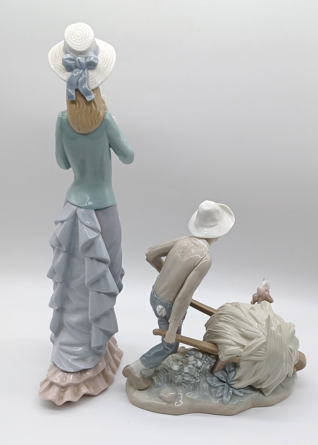 LLADRO 1978 LADY READING 14" TALL & BOY WITH WHEEL BARROW - Image 2 of 3