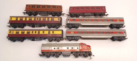 TRI-ANG R55 TRANSCONTINENTAL COACHES AND DUMMY WITH 4 OTHER COACHES