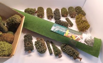 OO GAUGE - LARGE QUANTITY OF MODEL RAILWAY SCENERY TREES & ARTIFICIAL GRASS