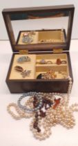 JEWELLERY BOX OF COSTUME JEWELLERY