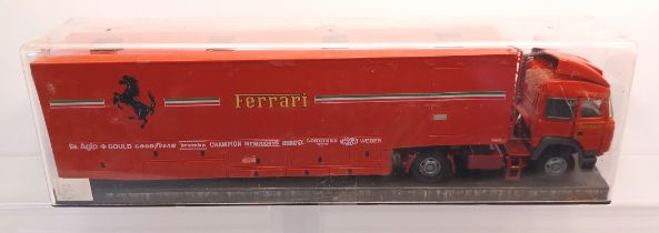 OLD CARS 1/43 SCALE FERRARI F1 IVECO TRANSPORTER IN PERSPEX CASE