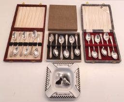 A BLACK & WHITE WHISKY ASHTRAY WITH 3 CASED TEASPOON SETS