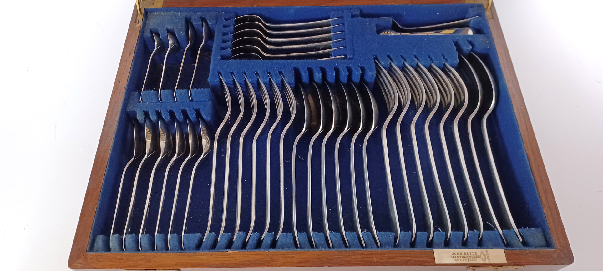JOHN BLYDE CLINTOCK WORKS SHEFFIELD STAINLESS 50 PIECES GOOD QUALITY CUTLERY SET IN OAK CASE - Image 2 of 3