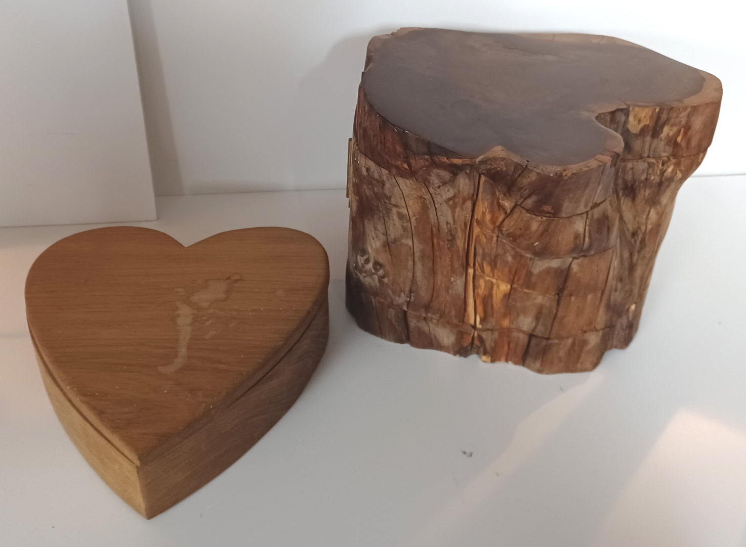 CARVED YEW JEWELLERY BOX & ONE OTHER - Image 6 of 6