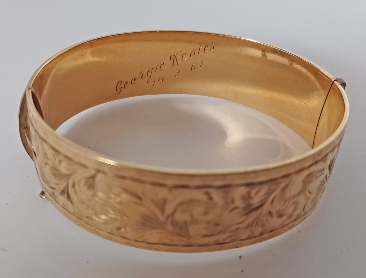 1/5 9CT GOLD METAL CORE GILERCO BANGLE 51.g - Image 2 of 2