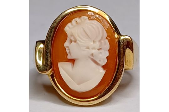 9CT GOLD CAMEO RING SIZE P  6.2g FACE LOOKING TO LEFT - Image 1 of 4