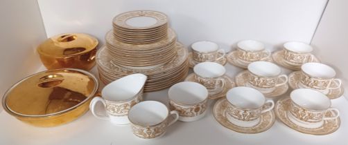 ROYAL WORCESTER 'HYDE PARK' DINNER AND TEA WARE 46 PIECES WITH 2 OTHER GOLD TUREENS