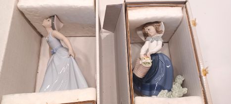 2 LLADRO BOXED FIGURES 06274 CHIQUITINA REVERENCIA & 05222 LINDA CON CAPAZO