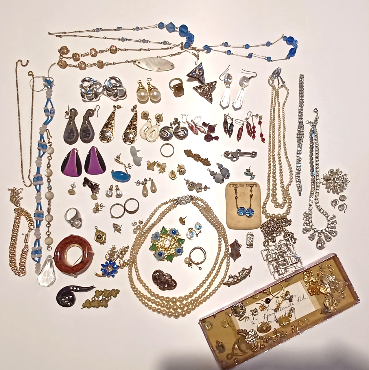 BAG OF COSTUME JEWELLERY - INC. SILVER PAIR EARRINGS