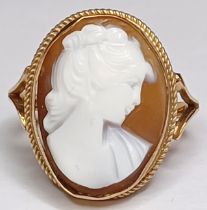 9CT GOLD CAMEO RING SIZE L 3.8g LOOKING TO RIGHT