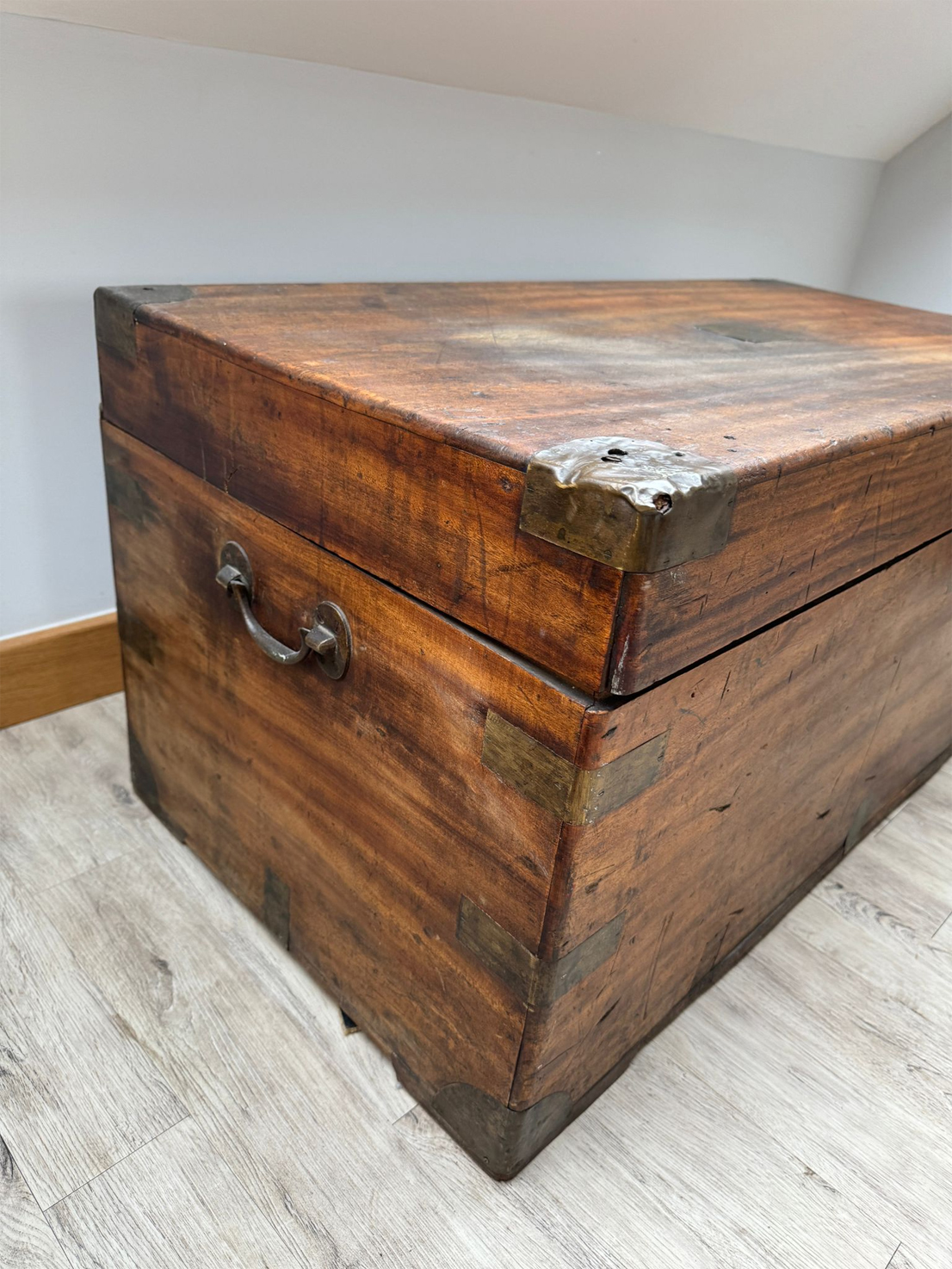 SOLID WOODEN CHEST WITH BRASS CORNER PLATES AND BRASS HANDLES 19" H X 16" D X 20" W - Image 2 of 3