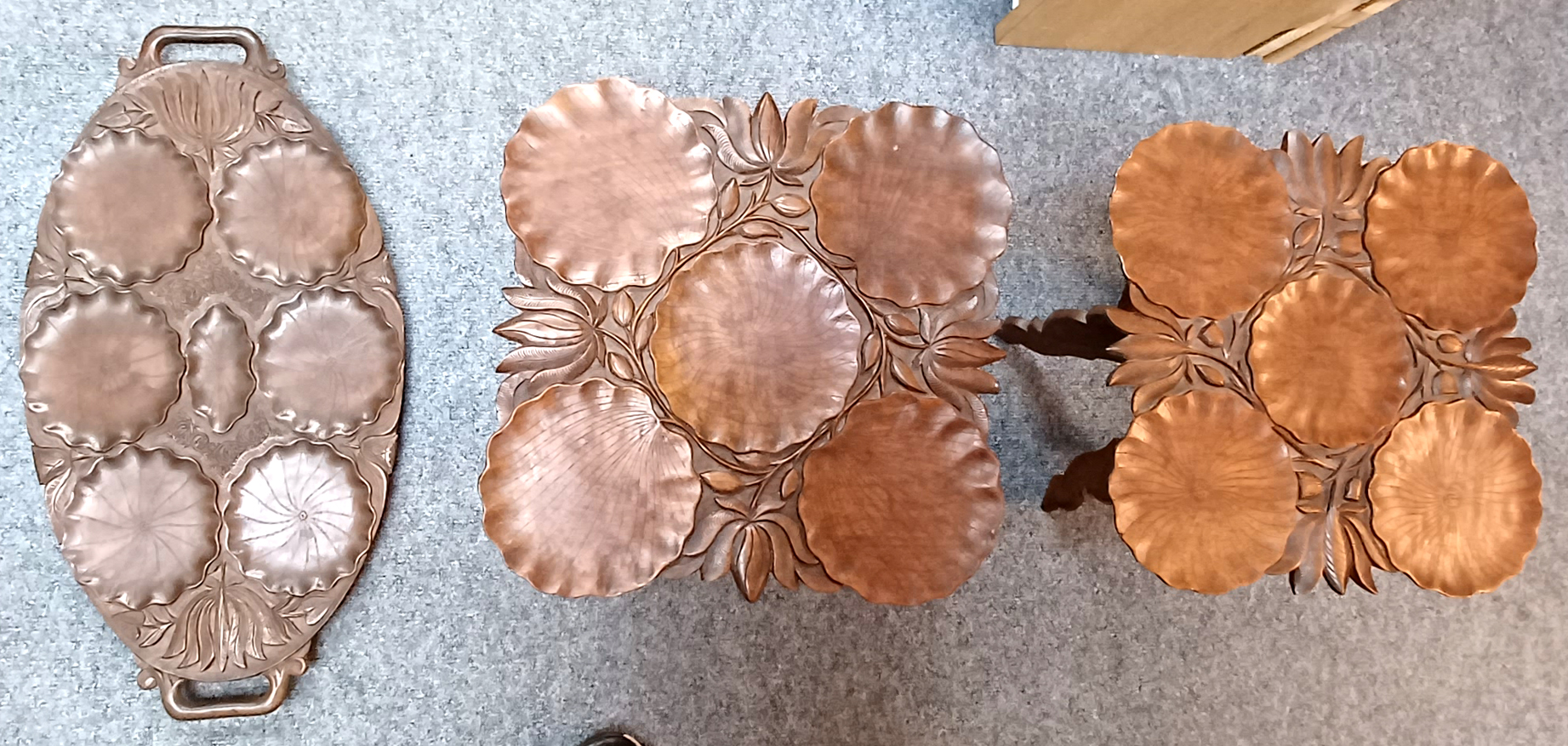 TWO 1930'S INDIAN HAND CARVED DISH TOP TRIPOD OCCASIONAL TABLES AND MATCHING TRAY WITH FLORAL DETAIL