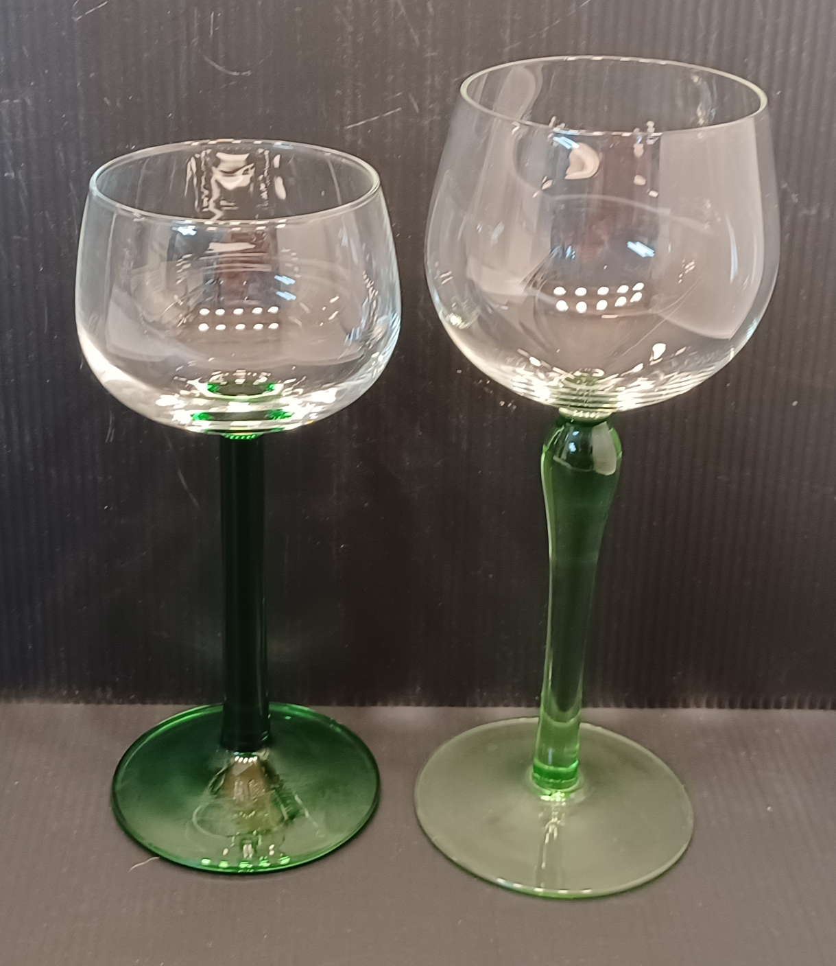 SET OF 6 AND 4 GREEN STEM GLASSES - Image 2 of 2