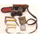 A MIXED COLLECTION OF PENKNIVES, JOCKEY CLUB PARIS BINOCULARS & A LIGHTER