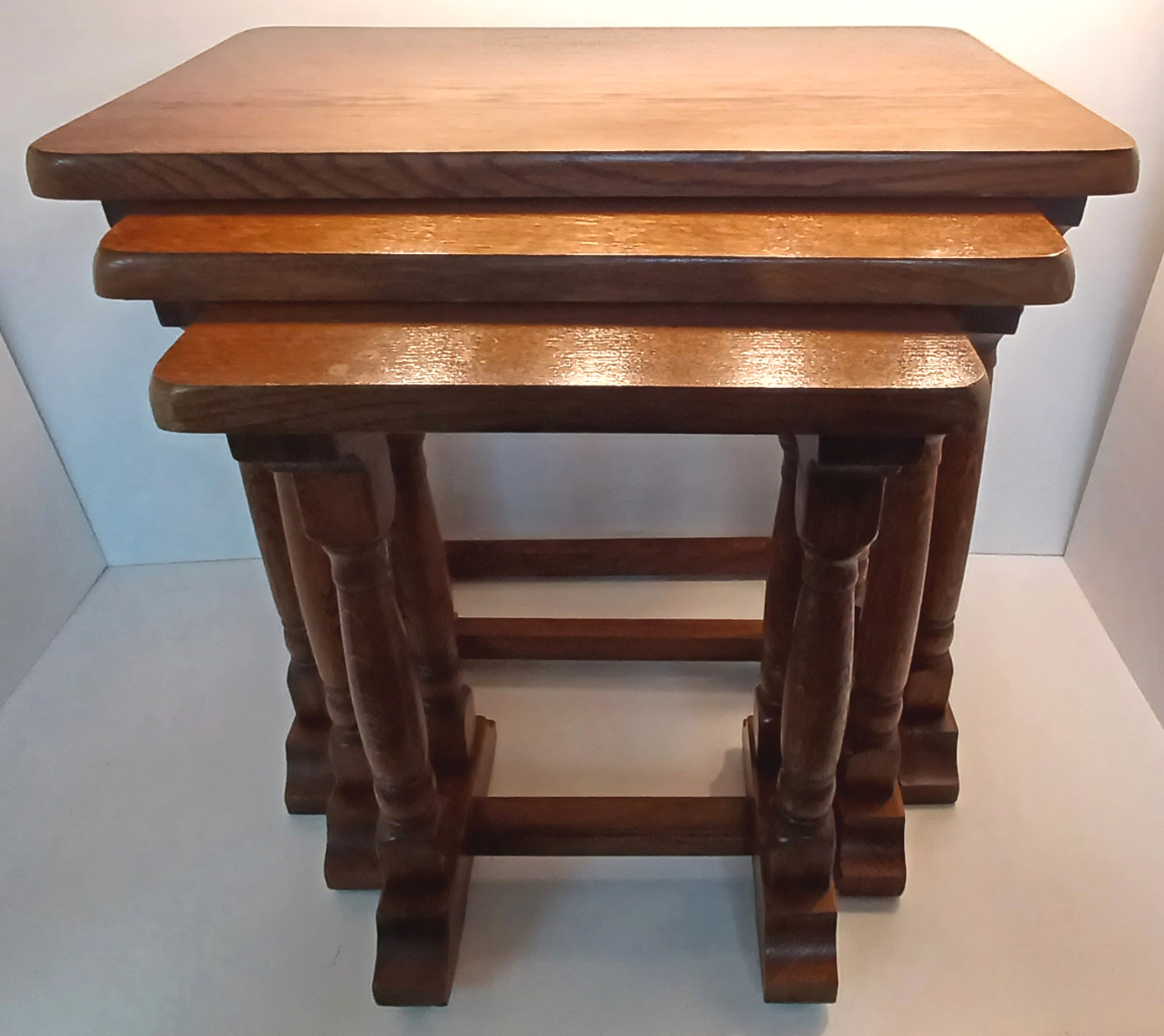 OAK NEST OF 3 TABLES