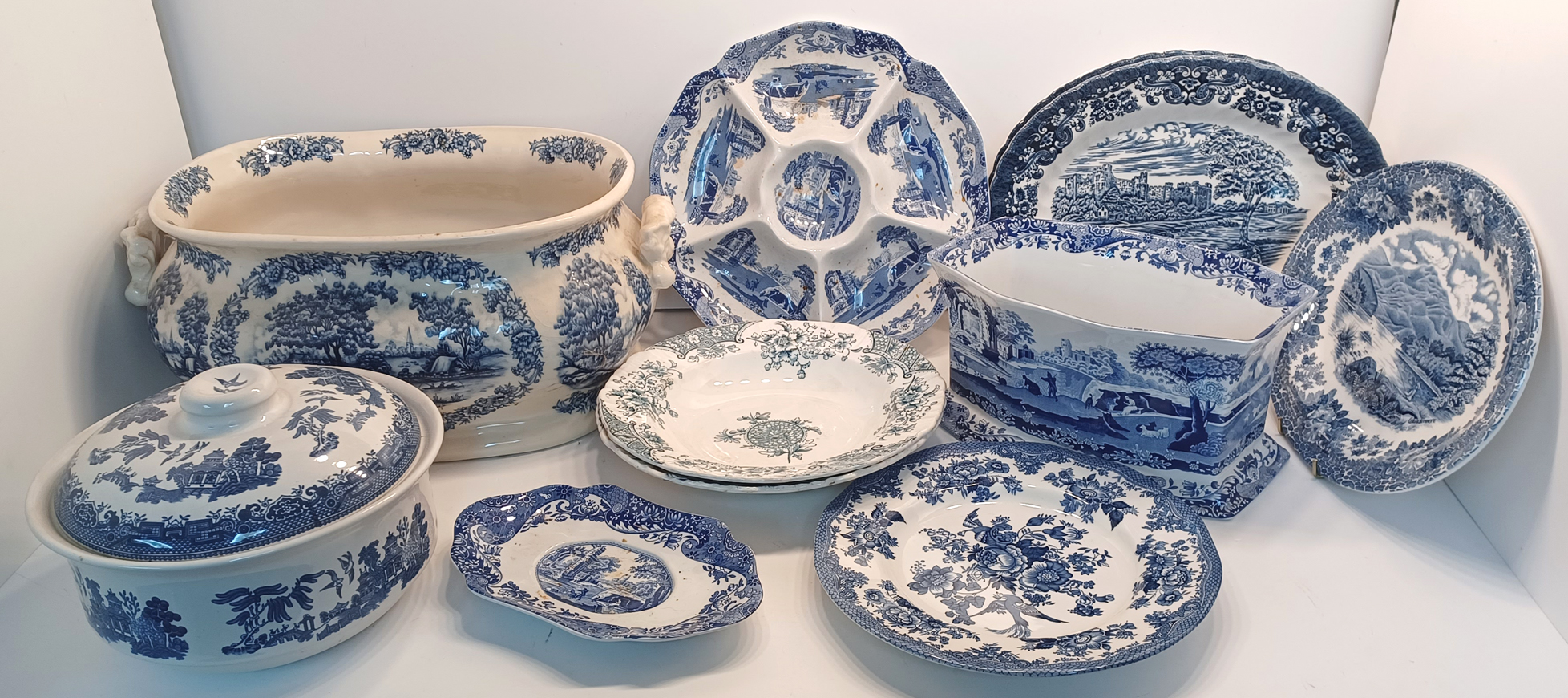 BLUE AND WHITE CHINA INC. SPODE ITALIAN, WILLOW PATTERN, MYOTT MEAKIN, IRONSTONE CACHEPOT FOOT BATH  - Image 2 of 3