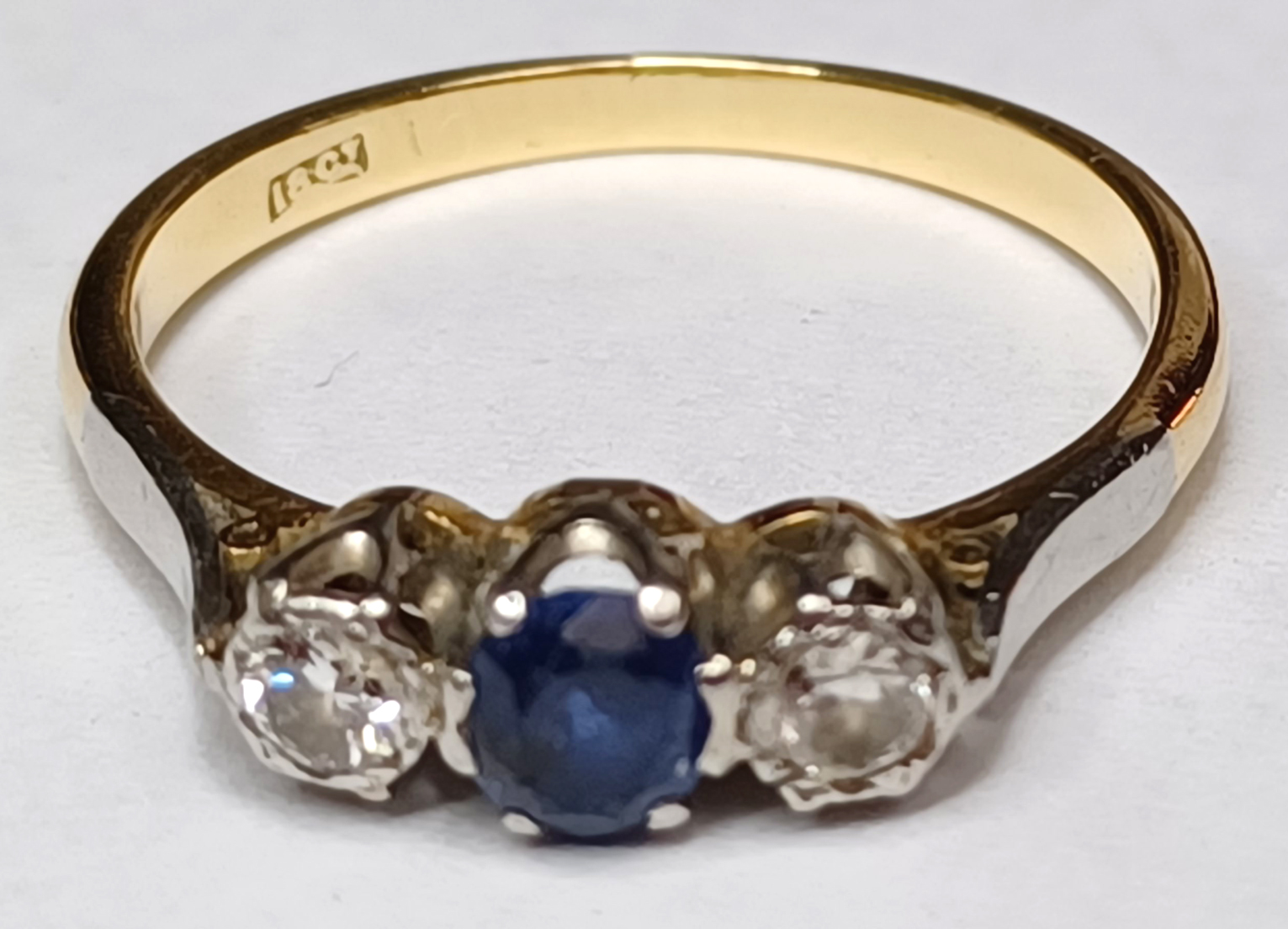 18CT SAPPHIRE AND DIAMONDS RING SIZE L 2.4g - Image 3 of 5