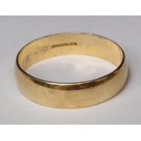 9CT GOLD WEDDING BAND SIZE +2 WEIGHT 4.3g 