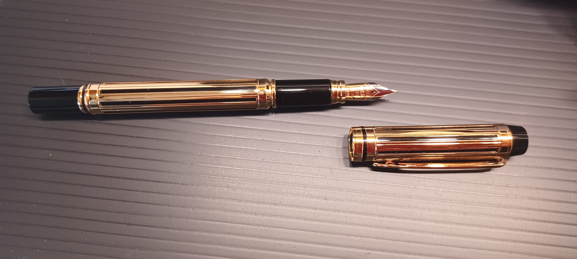 18CT PLATED WATERMAN 'NIGHT AND DAY' FOUNTAIN PEN SET COMPLETE UN-USED BROUGHT FROM HARRODS IN 2000. - Image 2 of 4