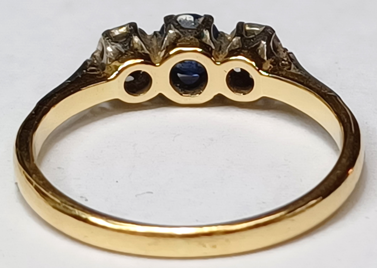 18CT SAPPHIRE AND DIAMONDS RING SIZE L 2.4g - Image 5 of 5