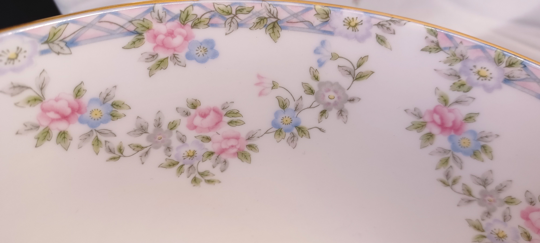 COALPORT "TRELLIS ROSE" FOOTED FRUIT BOWL 19.5 DIAMETER, COALPORT MING ROSE MINIATURE CUP AND SAUCER - Image 3 of 4