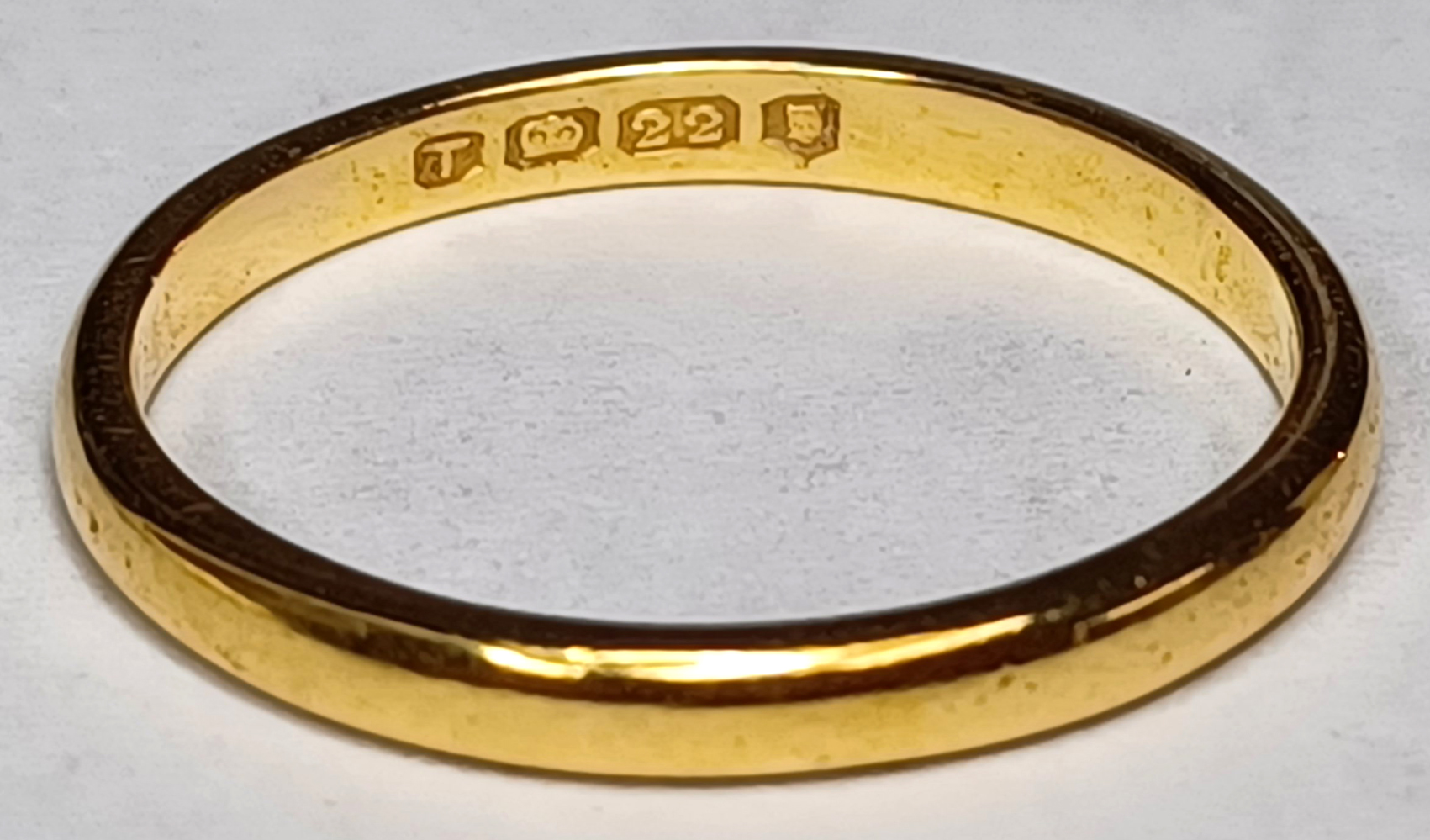 22CT GOLD WEDDING BAND RING SIZE O 2.7g