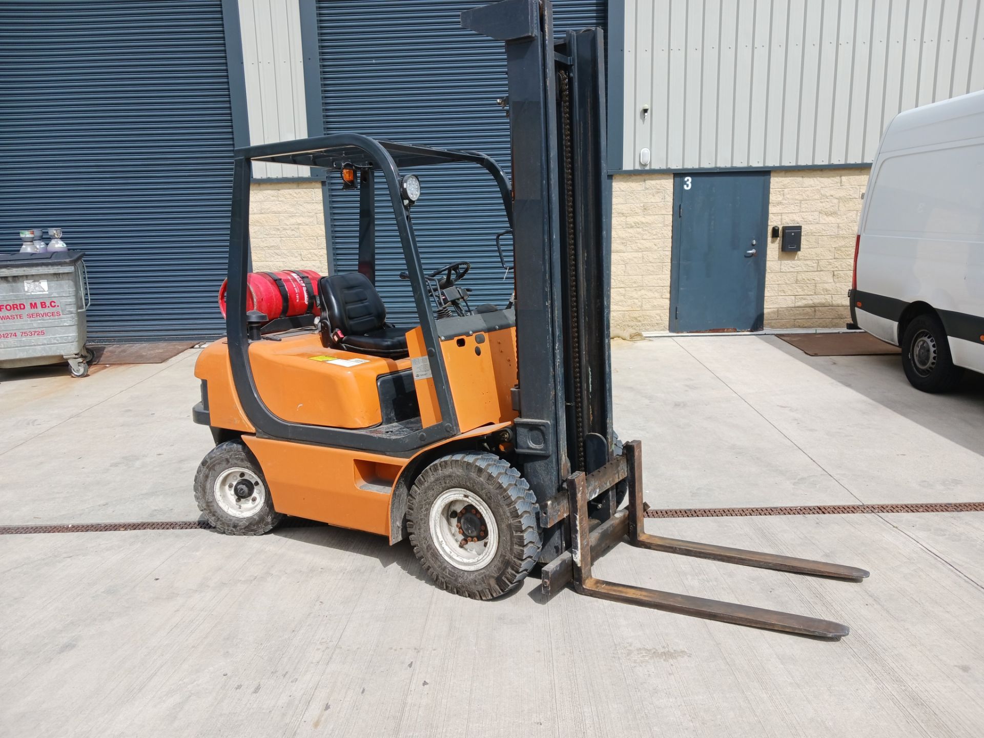 2012 Samsung SF 25 L LPG 2.5 Tonne Fork Lift Truck *NO VAT* - Image 2 of 7