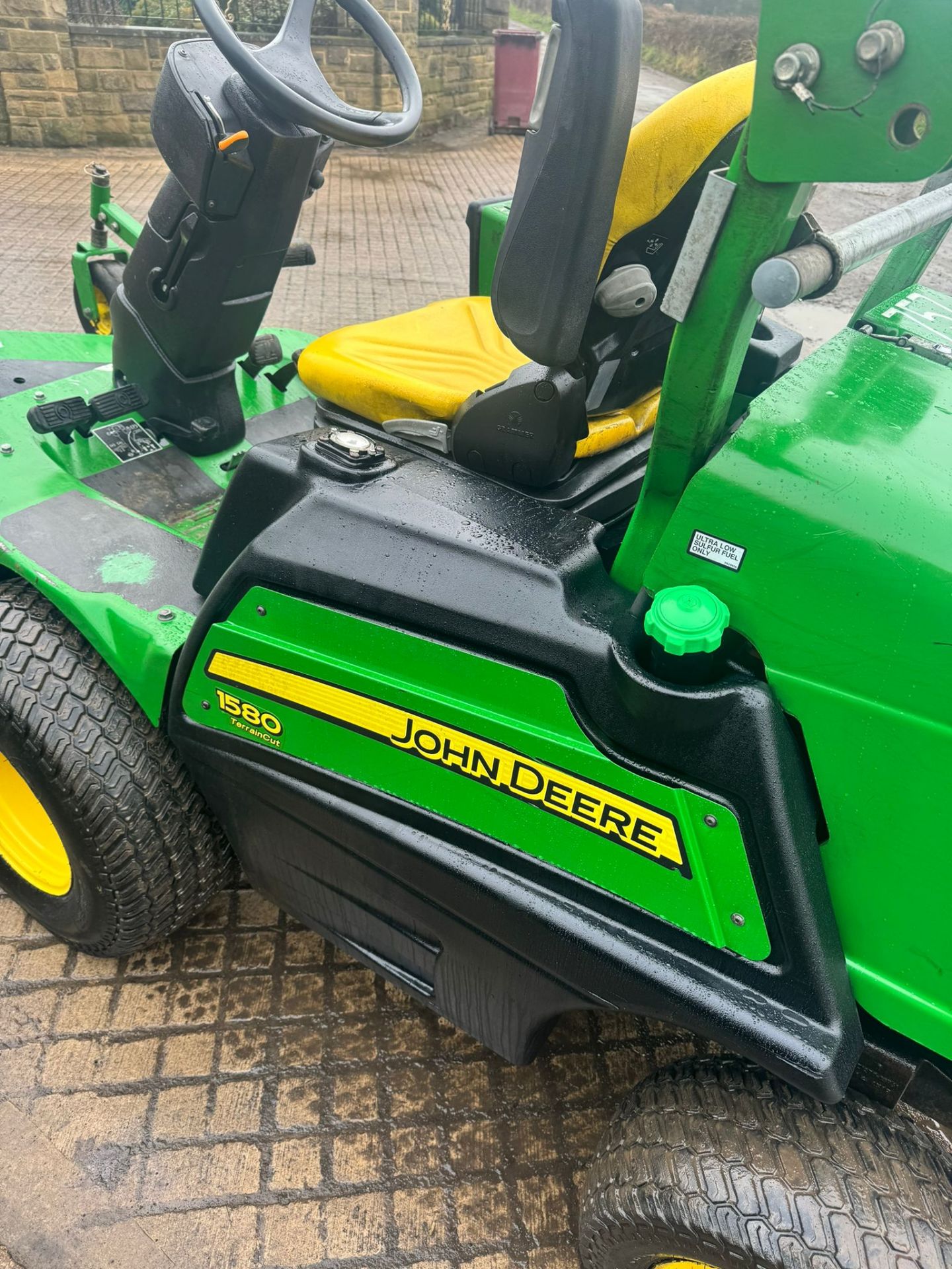 2015 JOHN DEERE 1580 RIDE ON LAWN MOWER *PLUS VAT* - Image 22 of 22