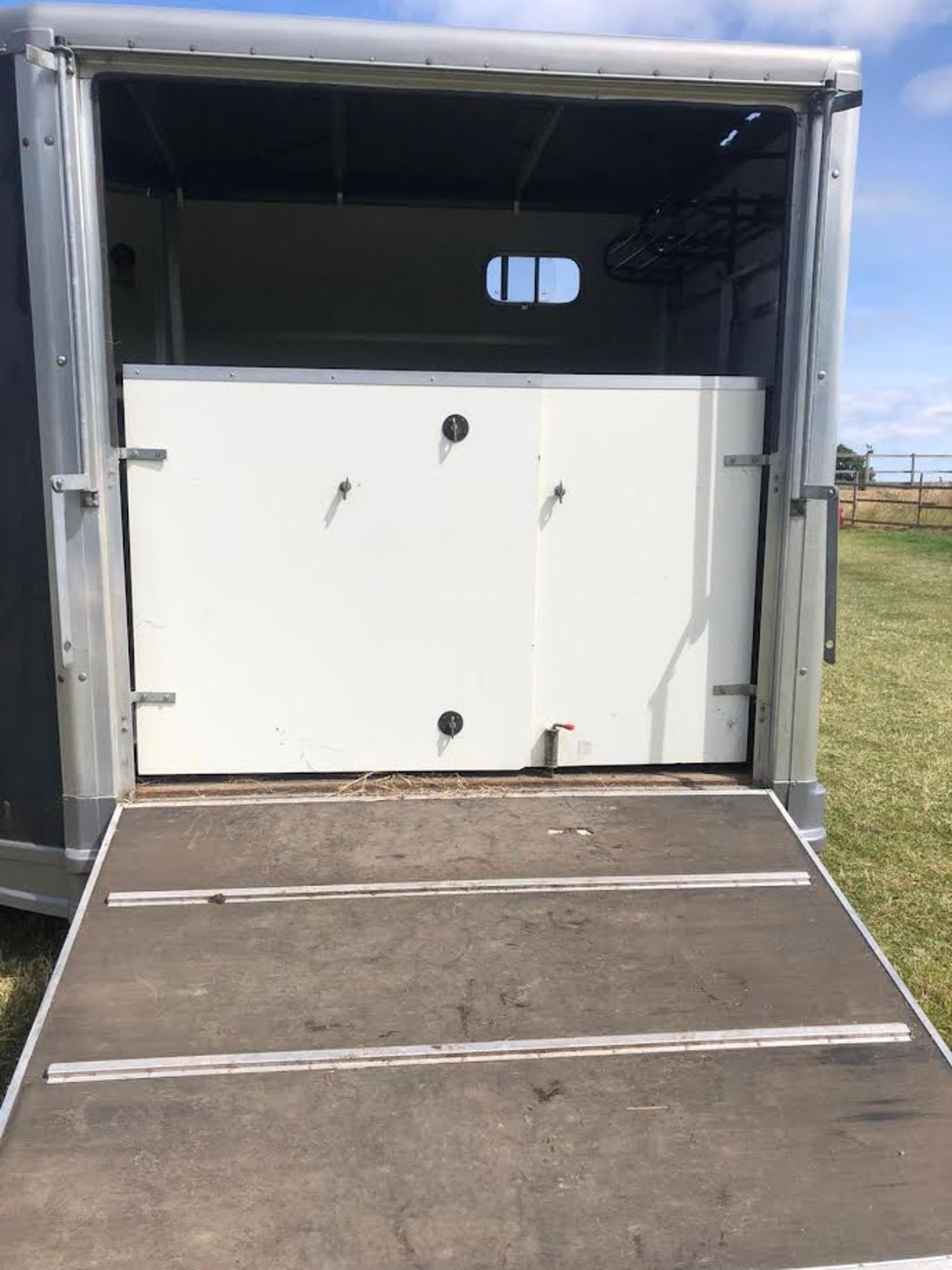 EQUI TREK TRAIL TREKA L HORSE BOX TRAILER *NO VAT* - Image 2 of 4