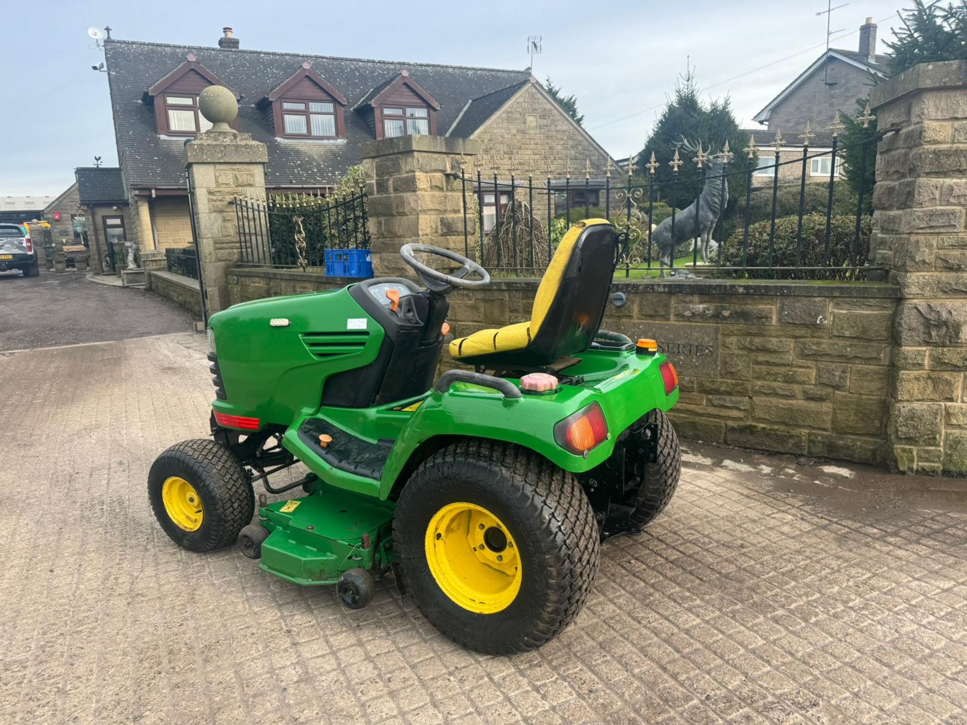 JOHN DEERE X740 RIDE ON LAWN MOWER *PLUS VAT* - Image 11 of 19