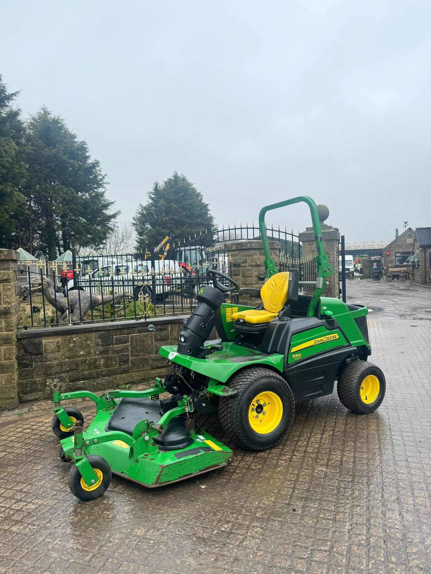 2015 JOHN DEERE 1580 RIDE ON LAWN MOWER *PLUS VAT* - Image 6 of 22