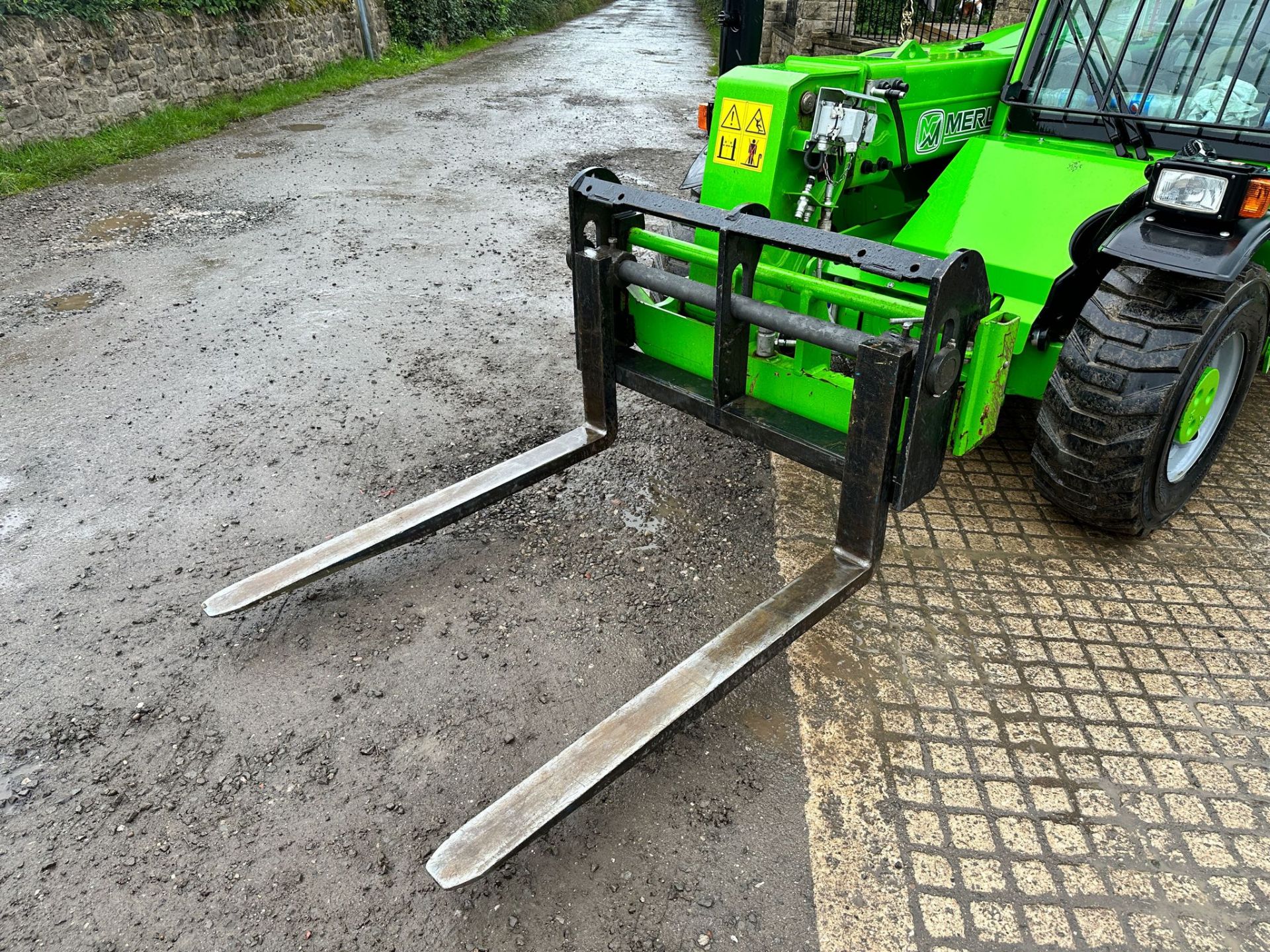 2022 MERLO P27.6 PLUS 4WD COMPACT TELESCOPIC TELEHANDLER *PLUS VAT* - Image 12 of 18