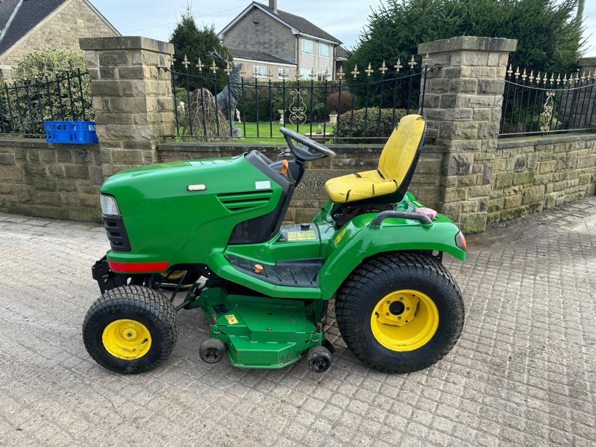 JOHN DEERE X740 RIDE ON LAWN MOWER *PLUS VAT* - Image 9 of 19