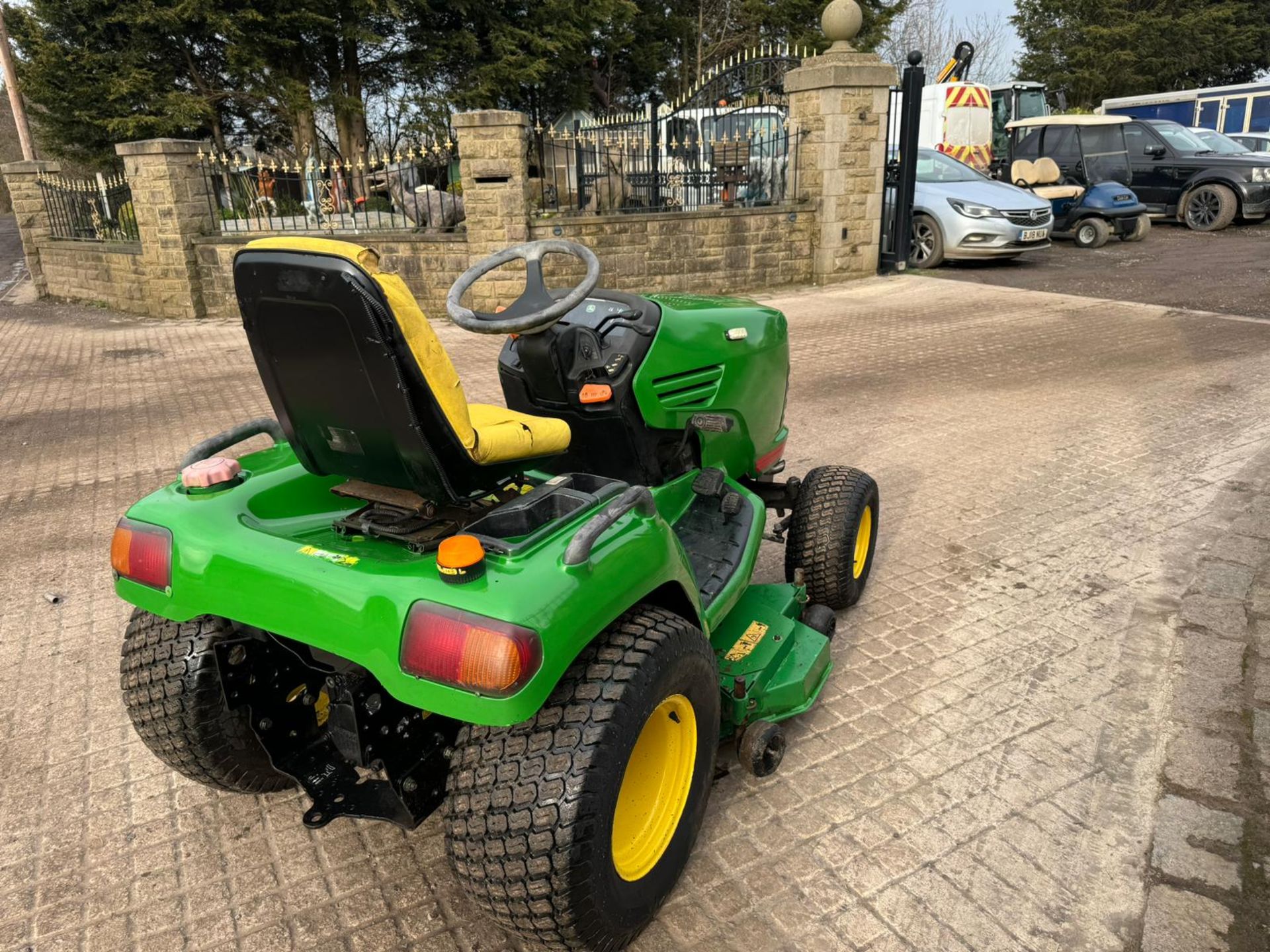 JOHN DEERE X740 RIDE ON LAWN MOWER *PLUS VAT* - Image 15 of 19