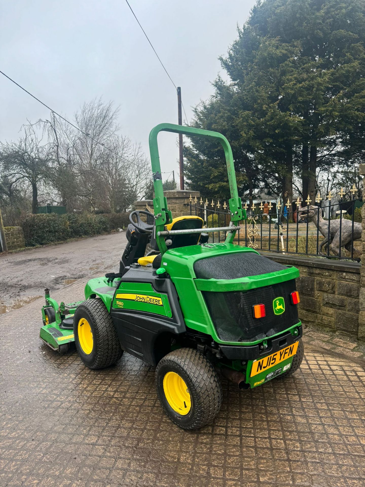 2015 JOHN DEERE 1580 RIDE ON LAWN MOWER *PLUS VAT* - Image 9 of 22