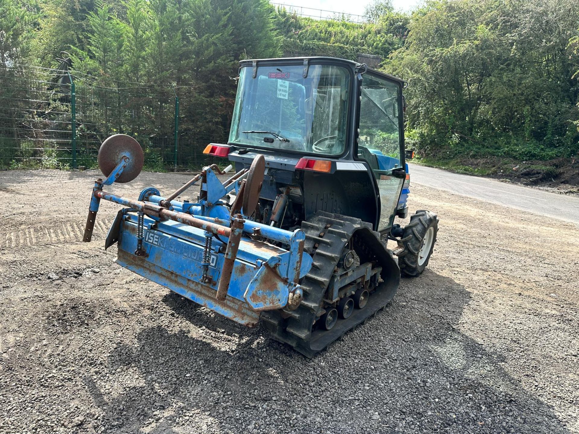 ISEKI GEAS 33S SEMI TRACKED CRAWLER TRACTOR WITH ROTAVATOR *PLUS VAT* - Image 5 of 22