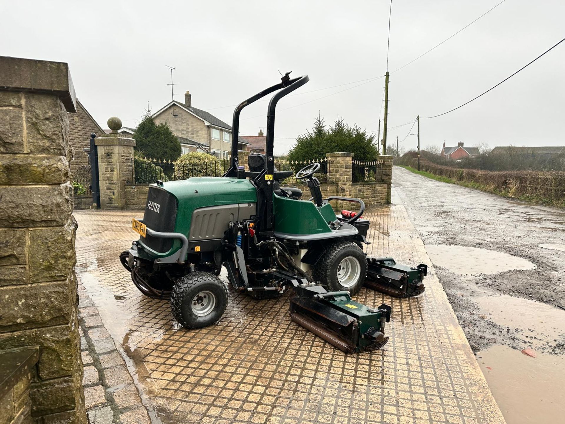 2009 HAYTER T424 4WD 5 GANG RIDE ON CYLINDER MOWER *PLUS VAT* - Image 6 of 19