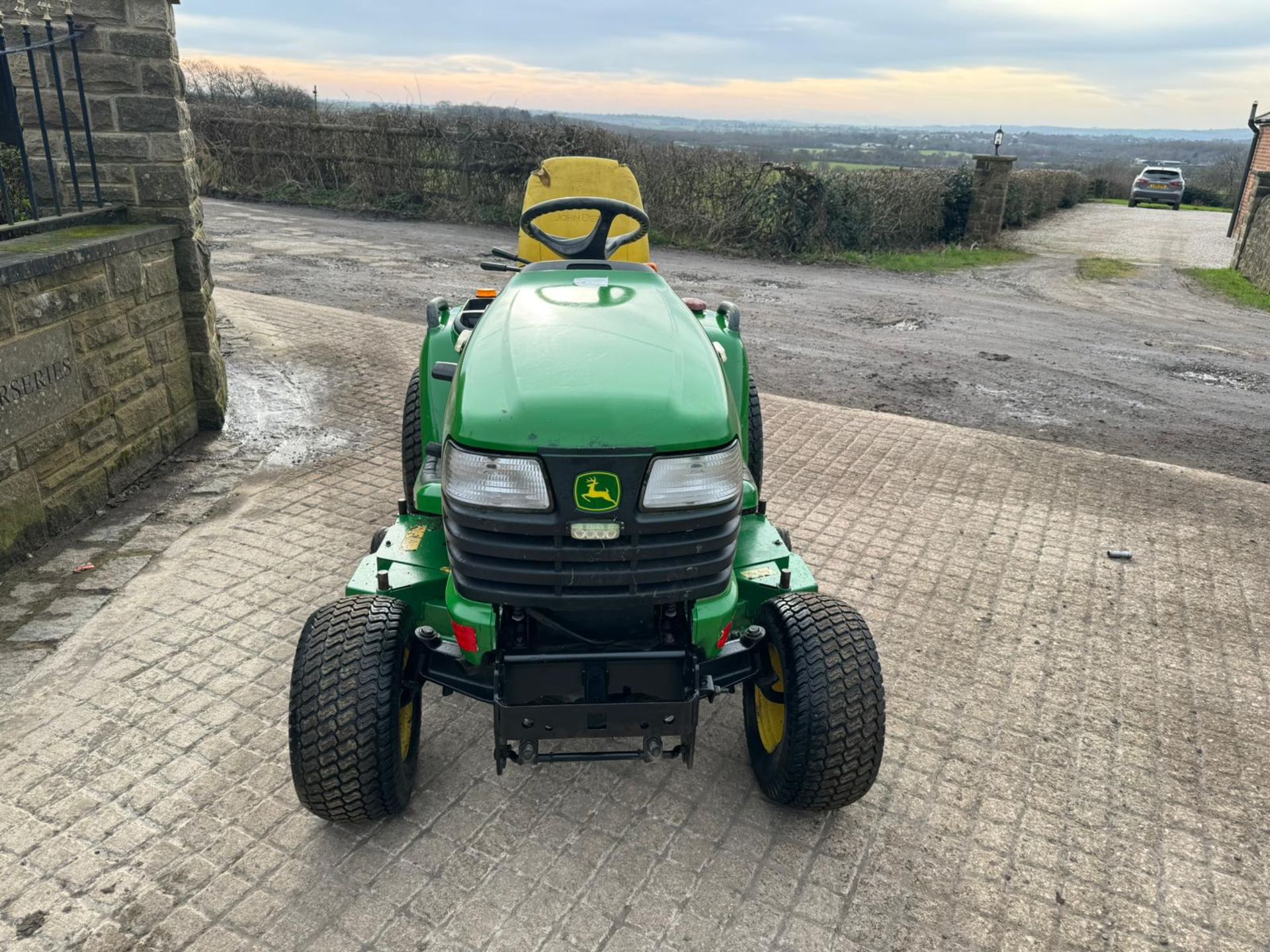 JOHN DEERE X740 RIDE ON LAWN MOWER *PLUS VAT* - Image 5 of 19