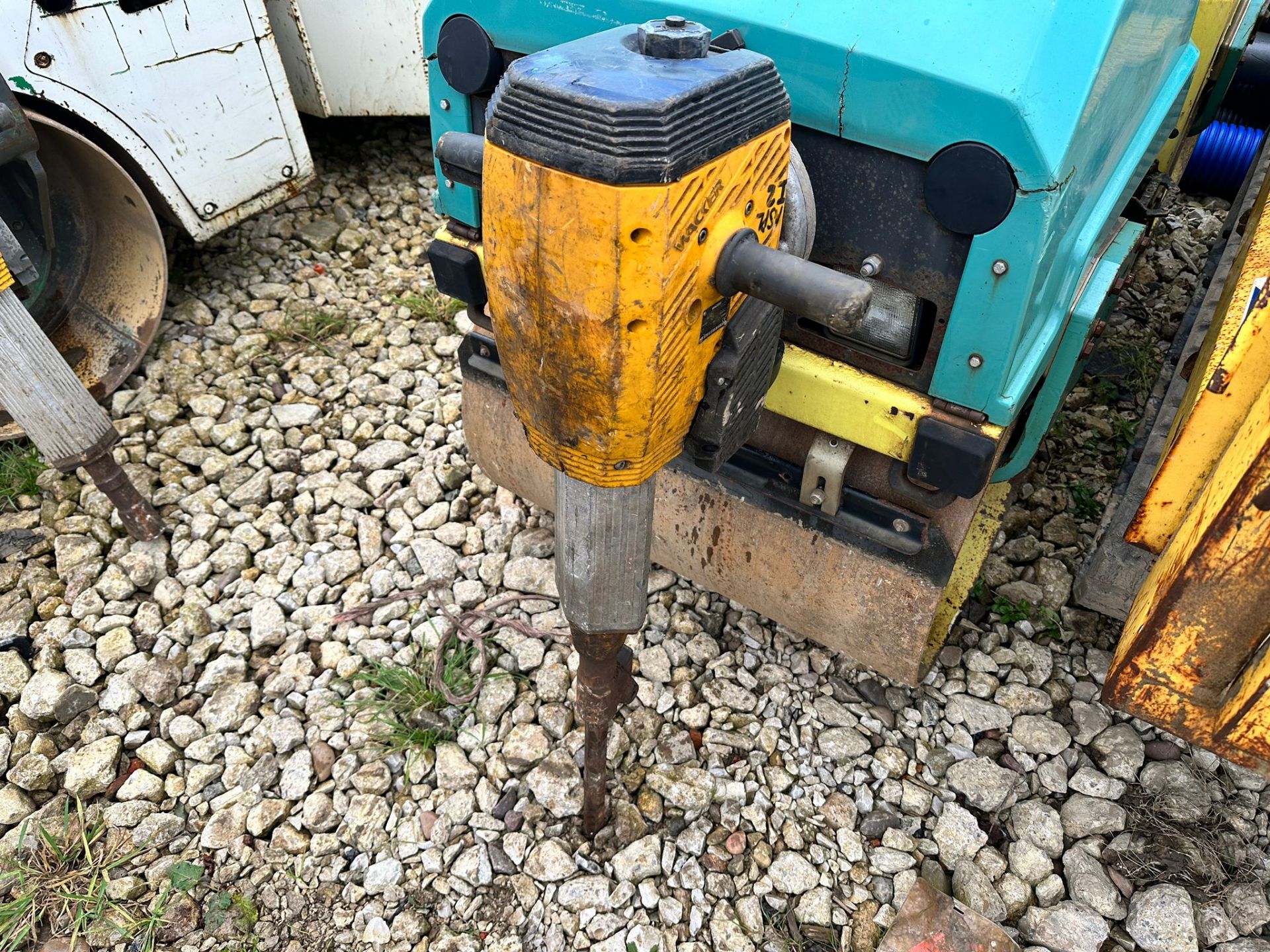 WACKER NEUSON BH23 HANDHELD BREAKER WITH CHISEL *PLUS VAT*