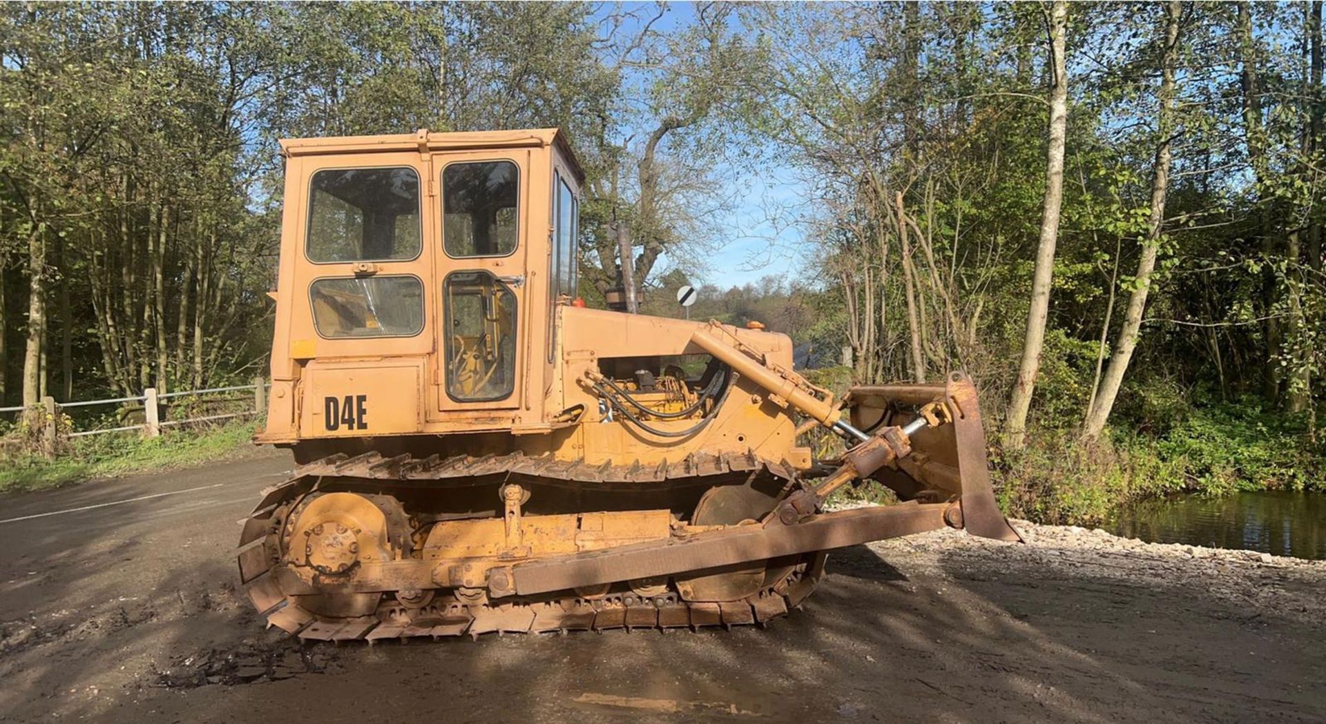 CATERPILLAR D4E TRACKED DOZER *PLUS VAT* - Image 5 of 9