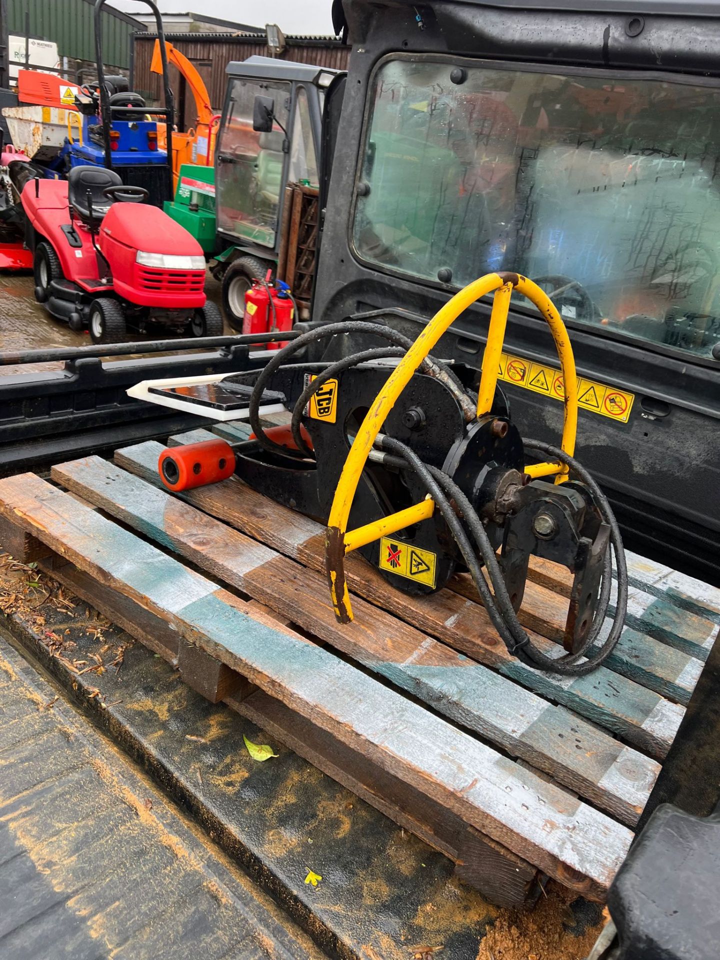 UNUSED JCB HYDRAULIC KERBMASTER KERB LIFTER FOR EXCAVATOR *PLUS VAT* - Image 9 of 11