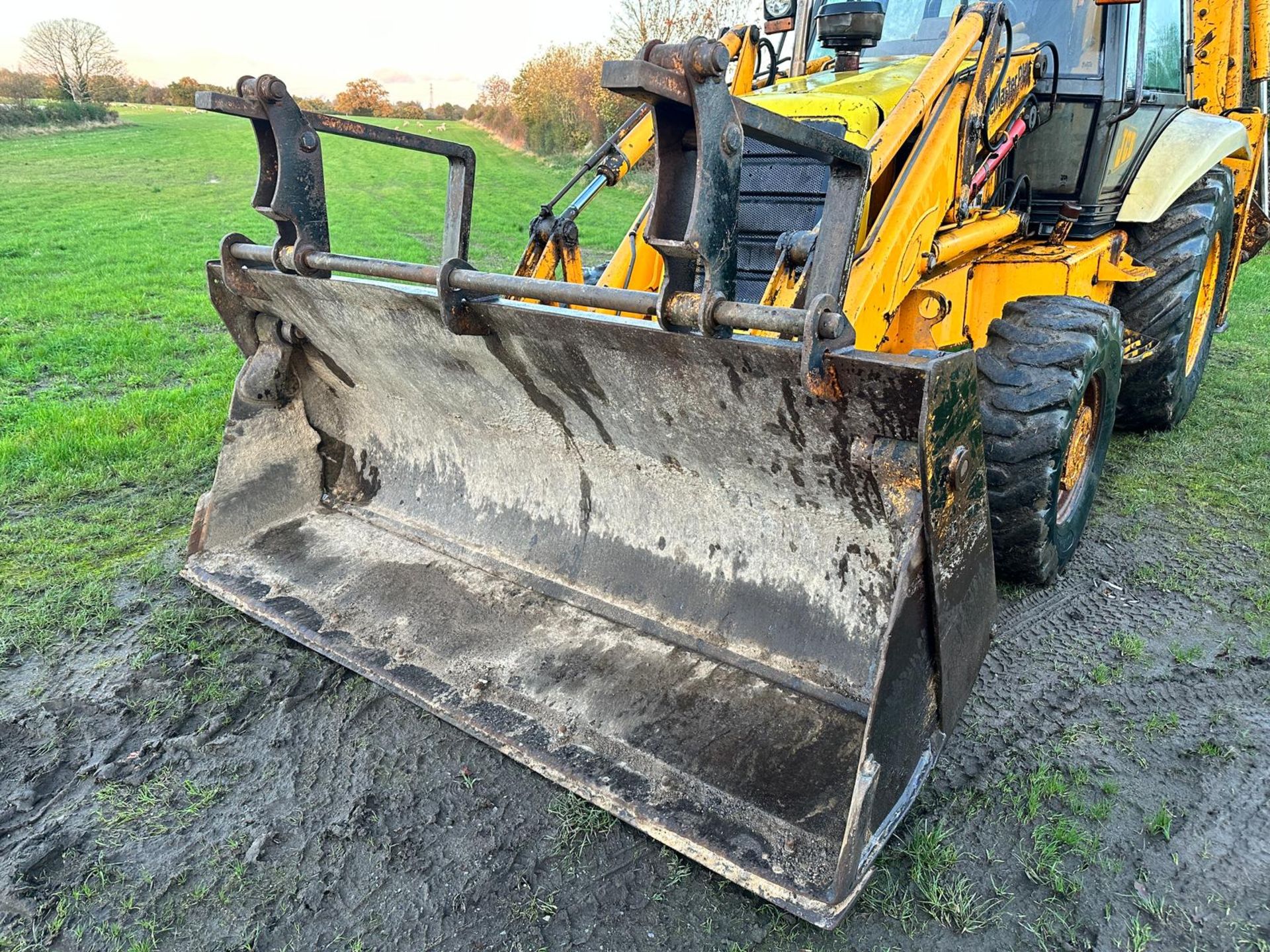 JCB 3CX SITEMASTER PLUS TURBO 4WD POWERSHIFT FRONT LOADER BACKHOE *PLUS VAT* - Image 27 of 28